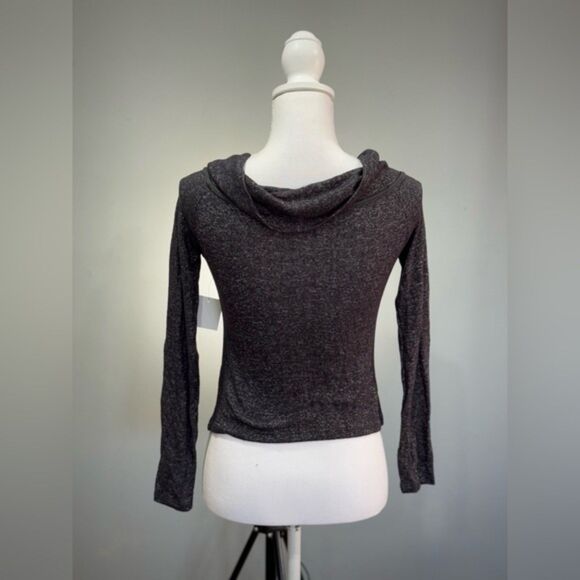 CLEARANCE! Gray Boutique Off-Shoulder Sweater Size S NWT - Picture 2 of 5